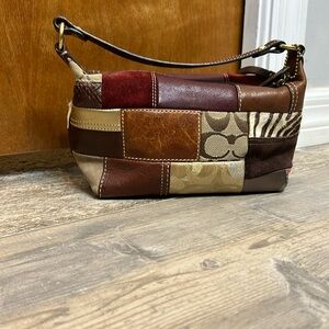 Vintage coach- smalll Fall colors- good condition